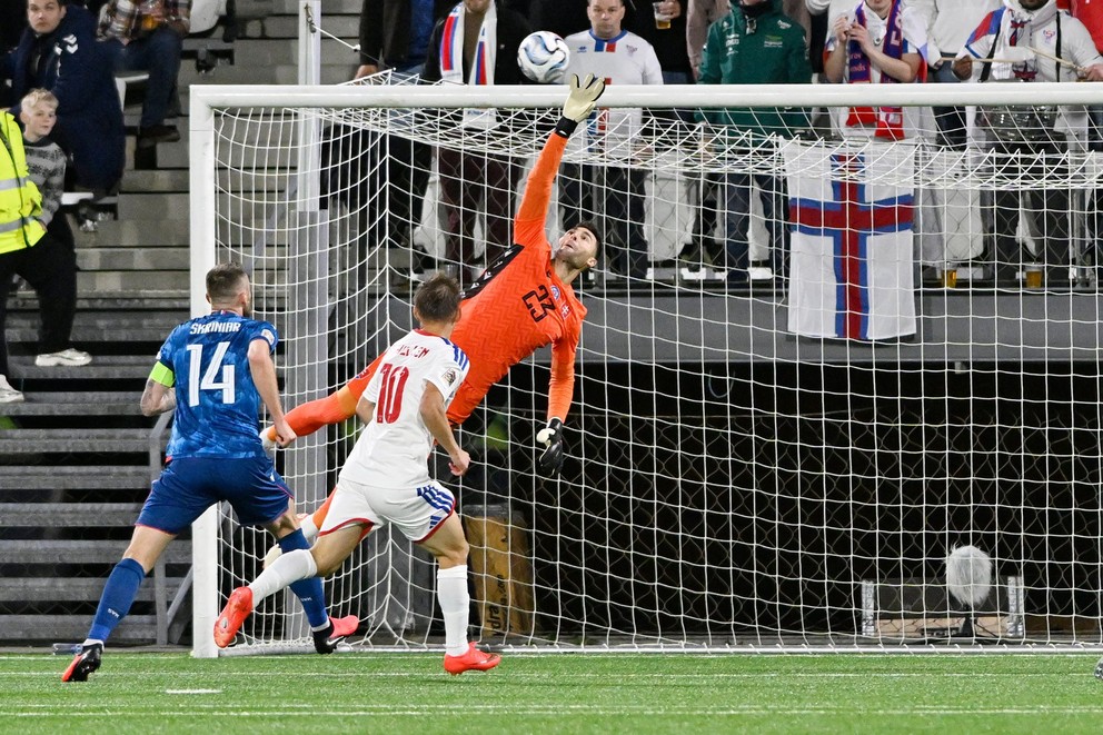 Na snímke hore brankár Dominik Greif (Slovensko) počas zápasu C-divízie Ligy národov Faerské ostrovy - Slovensko v meste Tórshavn na Faerských ostrovoch v piatok 2. októbra 2026.