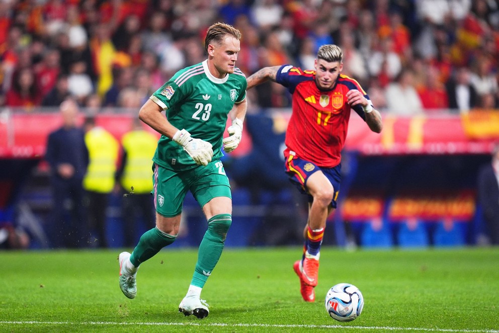 Brankár Antonín Kinský v zápase proti Španielsku.