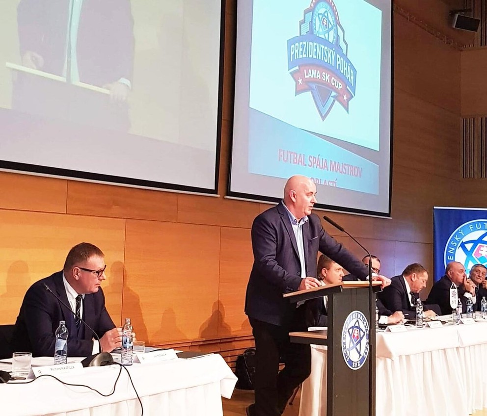 Štefan Korman počas prezentácie Prezidentského pohára na konferencii Slovenského futbalového zväzu v Poprade