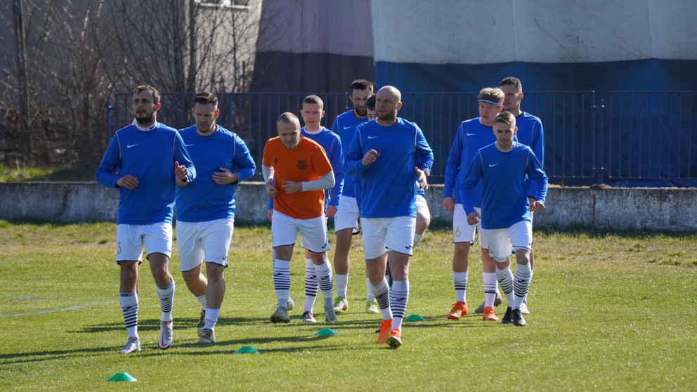 Futbalisti Šurian nezvíťazili už štyri kolá po sebe, v sobotu remizovali doma so Želiezovcami (1:1). Foto: Slavo Vančík