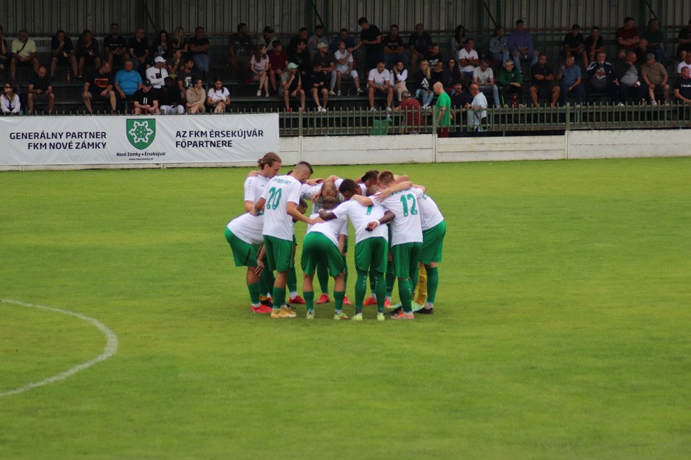 Záujem o futbal v zeleno-bielych Nových Zámkoch začína po piatich rokoch opäť stúpať. 