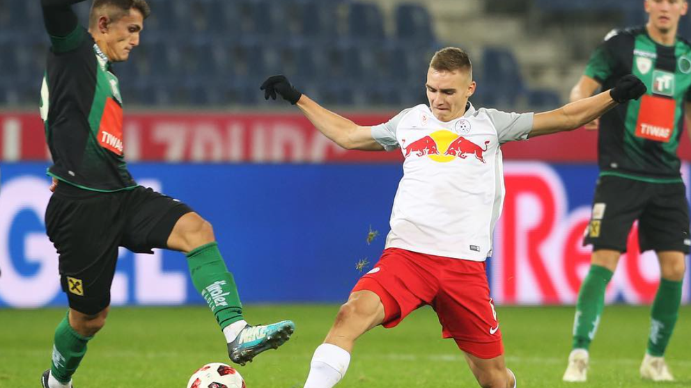 Peter Pokorný (vpravo) počas zápasu za FC Liefering.