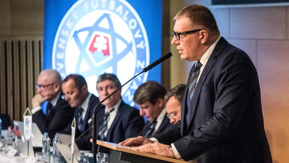 Prezident SFZ Ján Kováčik počas prejavu na konferencii SFZ v Poprade.