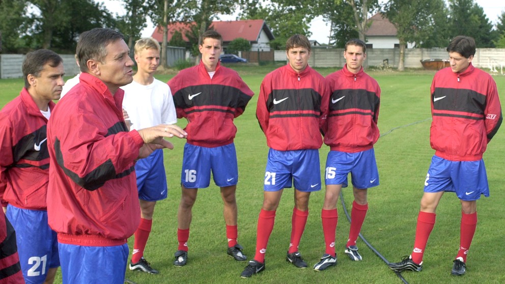 Tréning ešte doma pred odchodom do Sydney, zľava asistent Bohumil Andrejko, tréner Dušan Radolský, Andrej Šupka, Marek Mintál, Martin Petráš, Miloš Krško, Marián Čišovský.