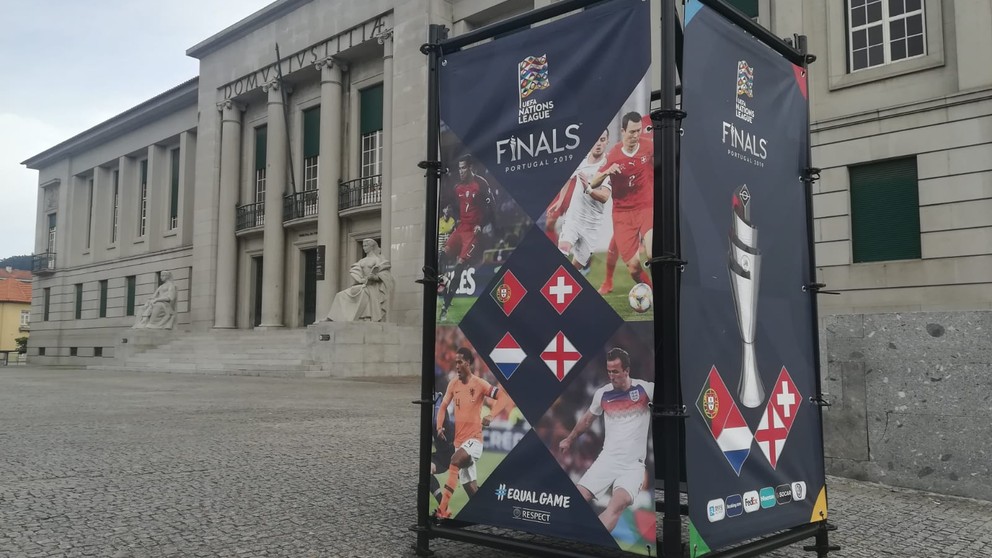 Prvým semifinále v Porte Portugalsko - Švajčiarsko sa dnes začína finálový turnaj Ligy národov UEFA 2018/19. Aj so slovenskou - funkcionárskou - účasťou!