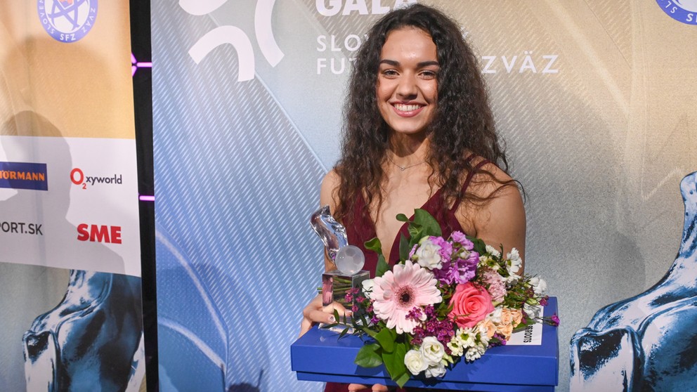 Karolína Bayerová získala na Grassroots Gala cenu pre najlepšiu futbalistku roka do 19 rokov.