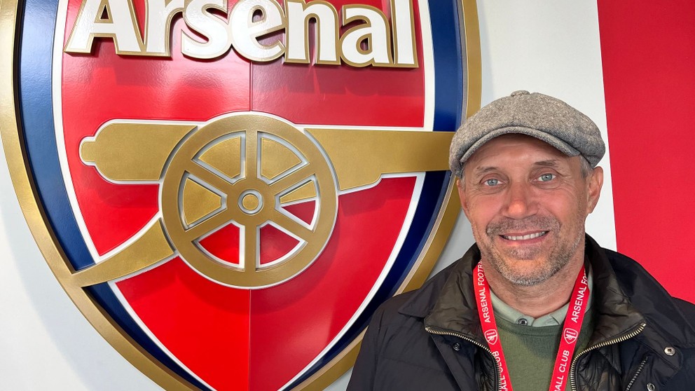 Technický riaditeľ SFZ Roman Pivarník na návšteve akadémie Arsenalu.