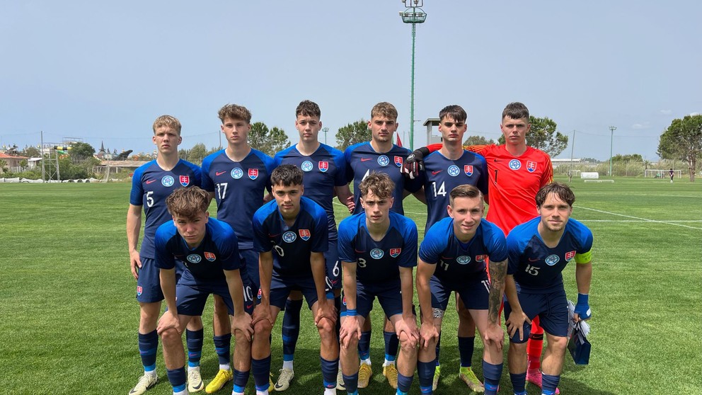 Slovenská futbalová reprezentácia do 18 rokov pred zápasom na turnaji UEFA Friendship s Marokom (22.4.2024).