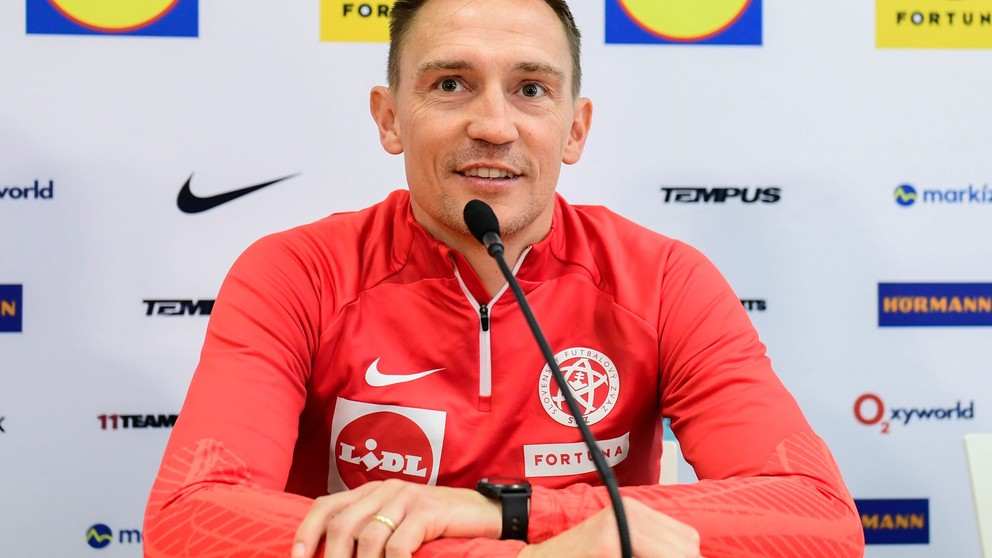Na snímke asistent trénera slovenskej futbalovej reprezentácie Simone Bonomi počas tlačovej konferencie na ME 2024 vo futbale v utorok 18.  júna 2024 v nemeckom meste Mainz. 