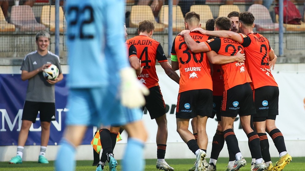 Na snímke radosť z gólu hráčov MFK Ružomberok počas odvetného zápasu play off Európskej konferečnej ligy MFK Ružomberok - FC Noah vo štvrtok 29. augusta 2024 v Ružomberku. 