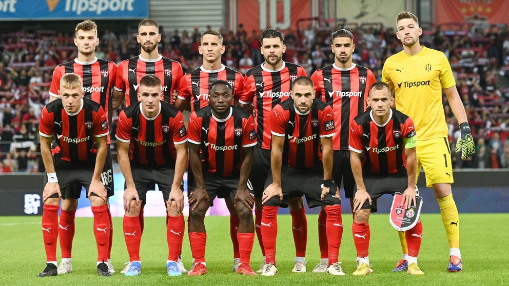 Na snímke základná jedenástka Trnavy pred prvým zápasom 3. predkola Európskej konferenčnej ligy medzi FC Spartak Trnava - Wisla Krakov (8.8.2024, Trnava).