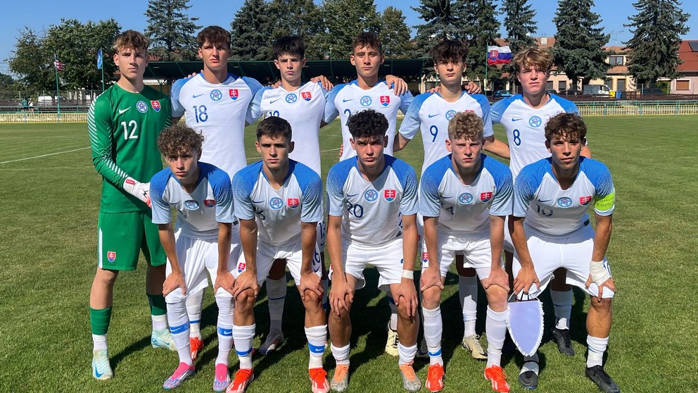 Slovenská futbalová reprezentácia do 18 rokov pred zápasom Ježek Cupu 2024 proti USA v Mikulove (8.9.2024).