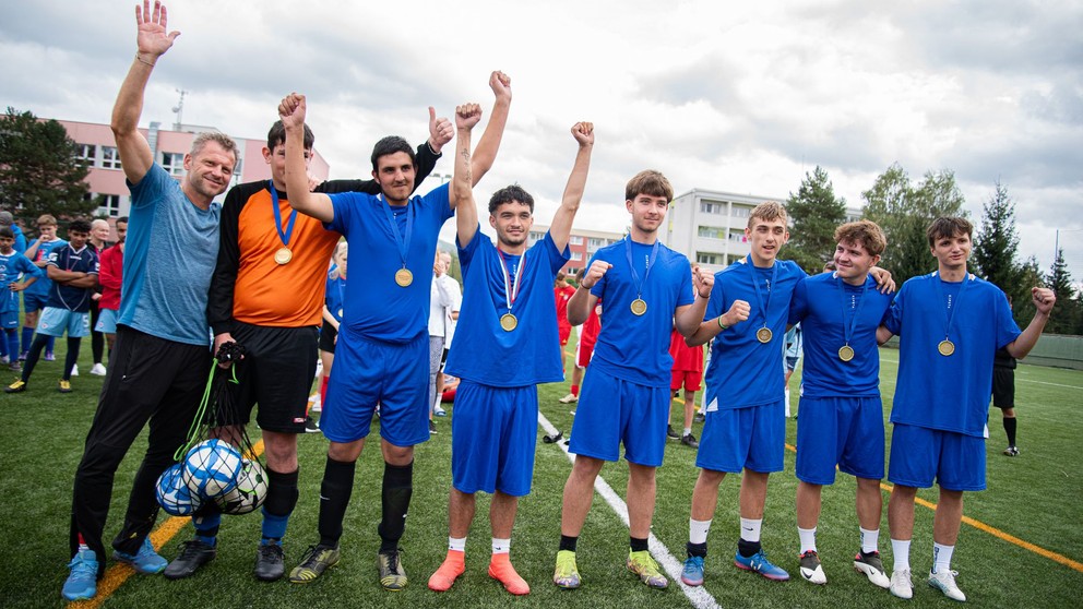 Snímka víťazného tímu z Majstrovstiev Slovenska Špeciálnych olympiád vo futbale. 