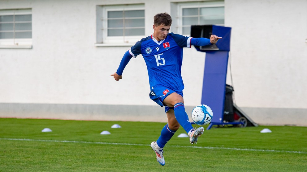 V nominácii nechýba ani Maxim Mateáš z bratislavského Slovana. Na fotografii zo zápasu Slovensko U17 – Srbsko U17 v Senci (24.9.2024)