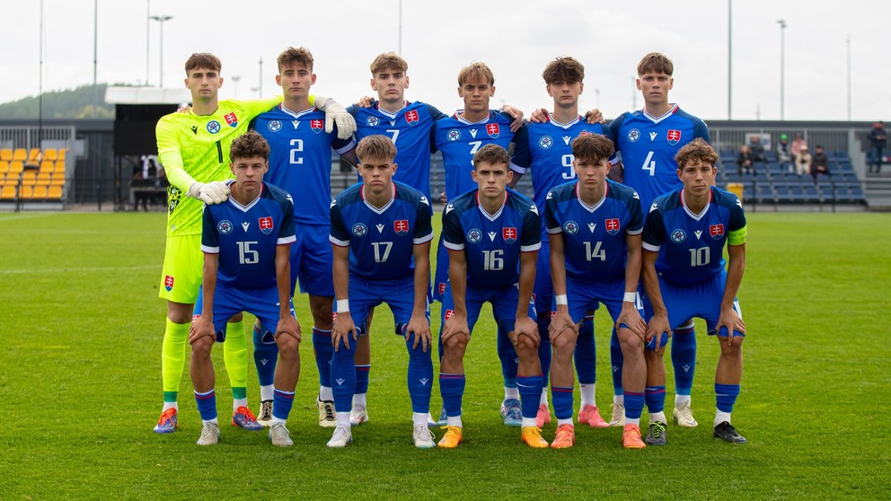 Slovenská reprezentácia do 18 rokov pred prípravným zápasom Slovensko U18 – Maďarsko U18 v Dunajskej Strede (3.10.2024)