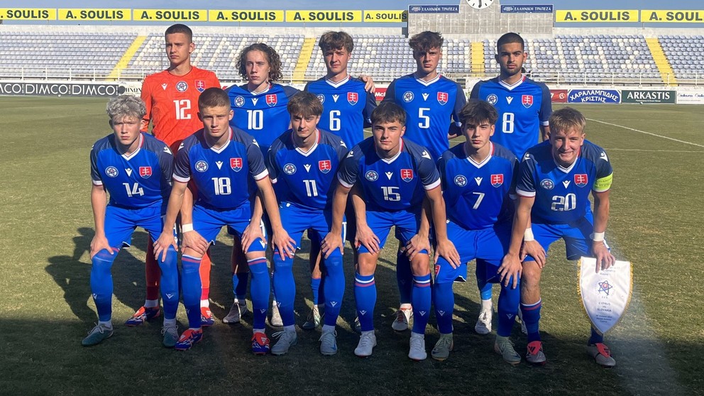 Slovenská futbalová reprezentácia do 17 rokov pred zápasom 1. fázy kvalifikácie ME U19 2025 proti Cypru (Dasaki Achnas, 29.10.2024)