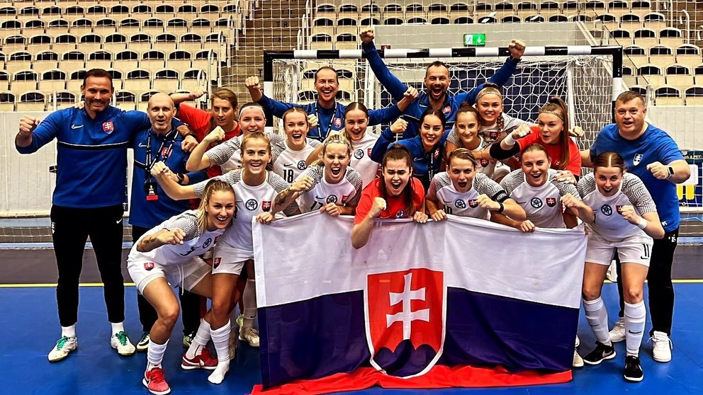 Ženská futsalová reprezentácia SR po zápase Lotyšsko - Slovensko 1:6 (Alingsas, 19.10.2024).