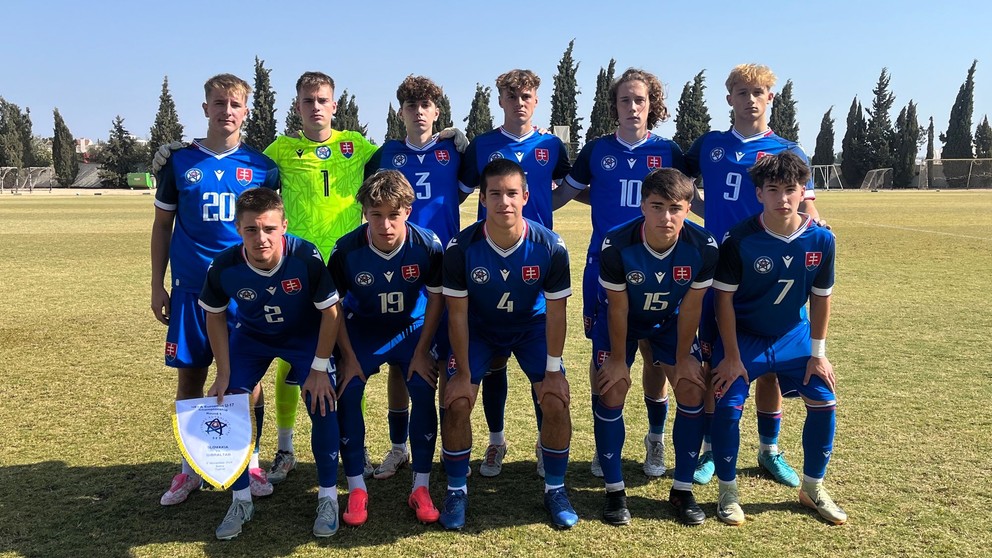 Slovenská futbalová reprezentácia do 17 rokov pred zápasom 1. fázy kvalifikácie ME U19 2025 proti Gibraltár (Sotira, 1.11.2024)