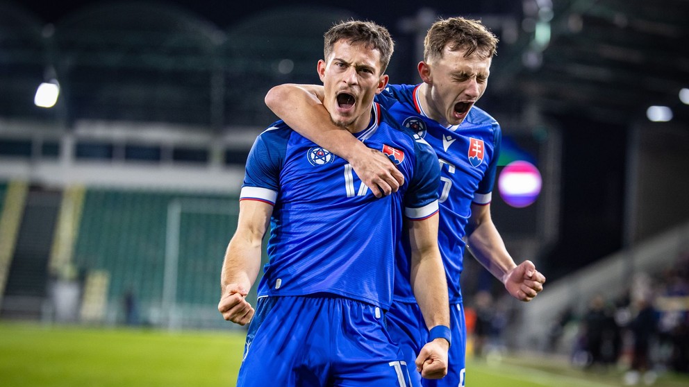 Opory tímu Adrián Kaprálik a Dominik Hollý v zápase Slovensko U21 - Holandsko U21 v Žiline (14.11.2024).