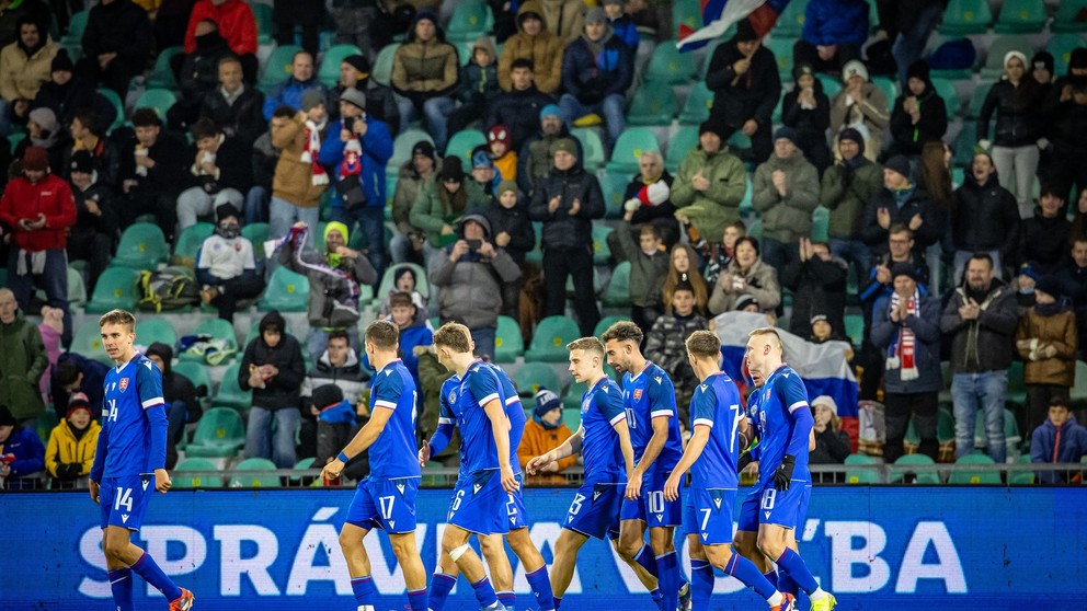 Slovenská futbalová reprezentácia do 21 rokov sa rozlúči s kalendárnym rokom 2024 domácim duelom s Portugalskom na štadióne v Trenčíne. Na snímke hráči SR U21 po zápase s Holandskom (3:3) v Žiline.