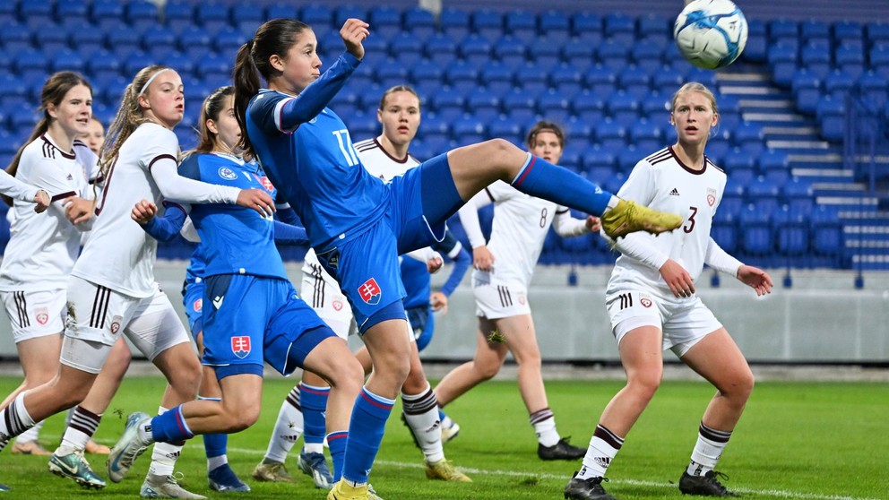 Victoria Havalec (č.17) v zápase Slovensko WU17 - Lotyšsko WU17 v zápase turnaja 1. fázy kvalifikácie o postup na ME 2025 (Poprad, 8.11.2024).