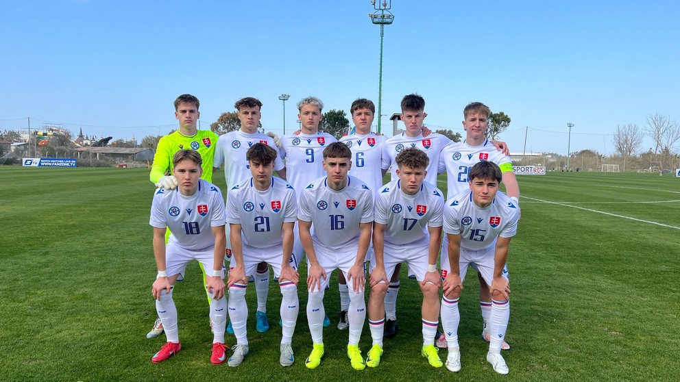 Slovenská reprezentácia do 17 rokov pred zápasom proti Uzbekistanu na Antalya Cupe 2025 (10.2.2025)