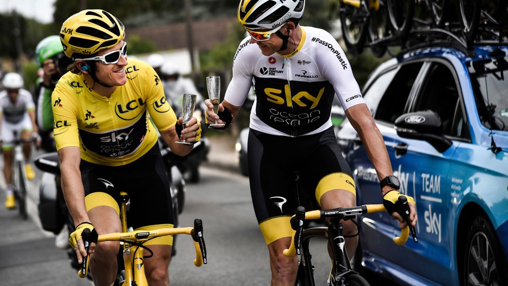 Bývalí šampióni Tour de France - Geraint Thomas (vľavo) a  Chris Froome.  