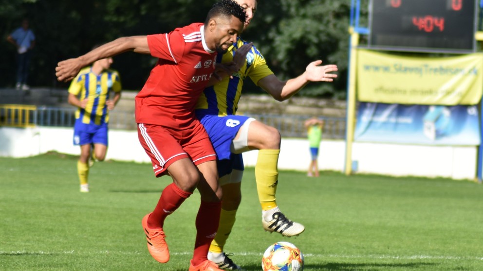 Romulo Silva Santos (vľavo) je spolu s Filipom Serečinom s dvoma gólmi najlepší strelec Bardejova.