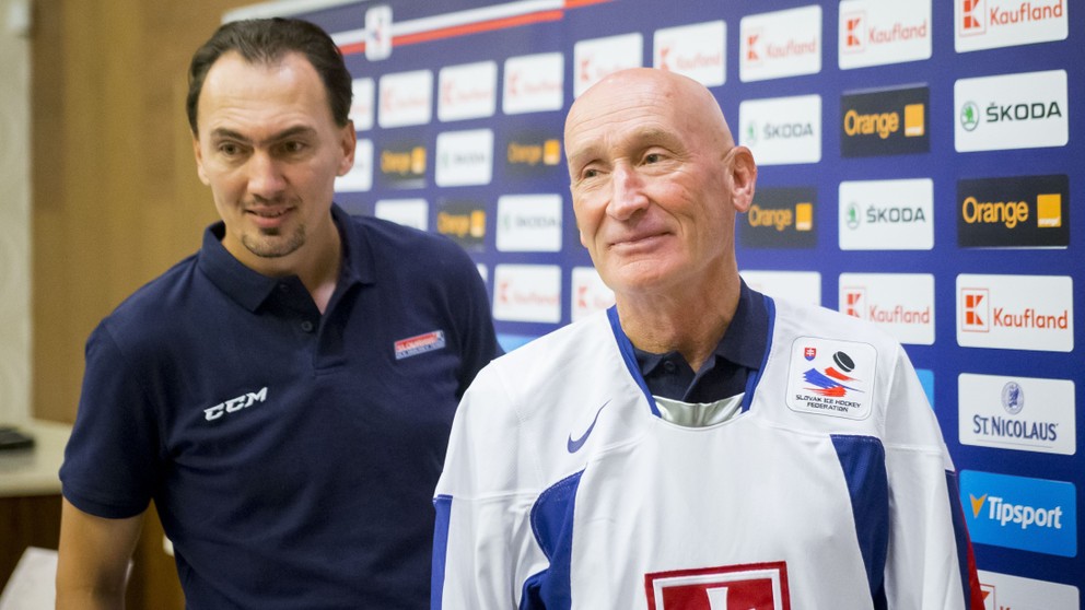 Miroslav Šatan a tréner slovenskej hokejovej reprezentácie Craig Ramsay.