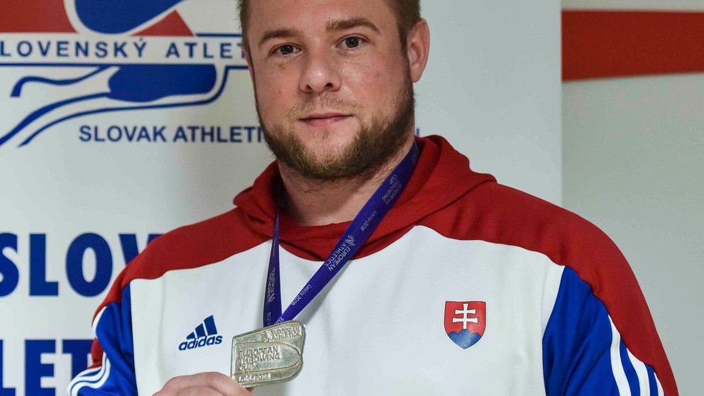 Na snímke slovenský kladivár Marcel Lomnický počas tlačovej konferencie Slovenského atletického zväzu (SAZ).