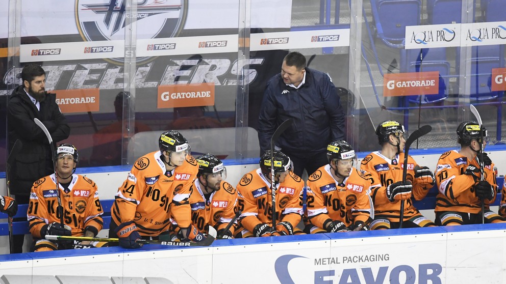 Hokejisti HC Košice budú v sezóne pokračovať bez Róberta Džugana.