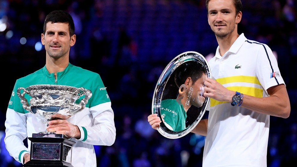 Novak Djokovič a Daniil Medvedev.