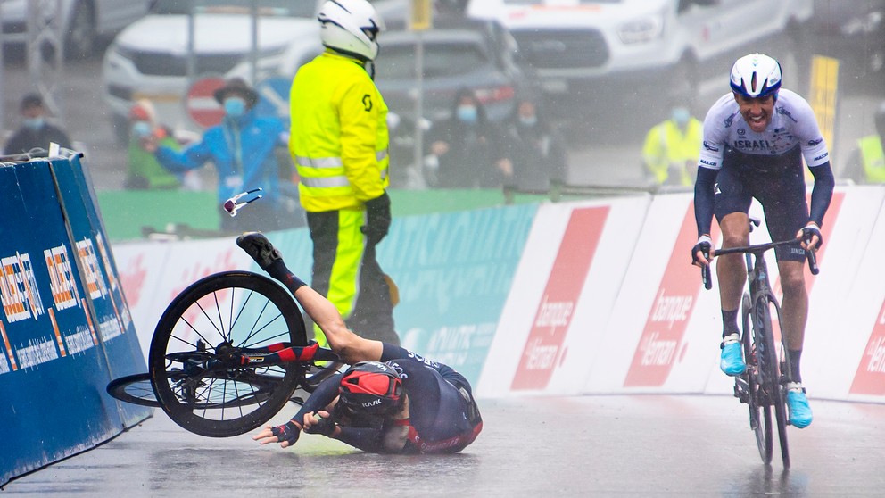 Geraint Thomas spadol v súboji s Michaelom Woodsom. 