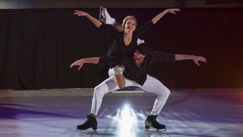 Ruský tanečný pár Oksana Domninová a Roman Kostomarov počas šou v Bratislave. 