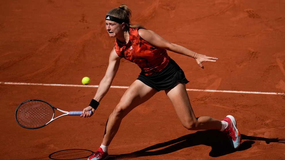 Karolina Muchová v zápase osemfinále Roland Garros 2023.