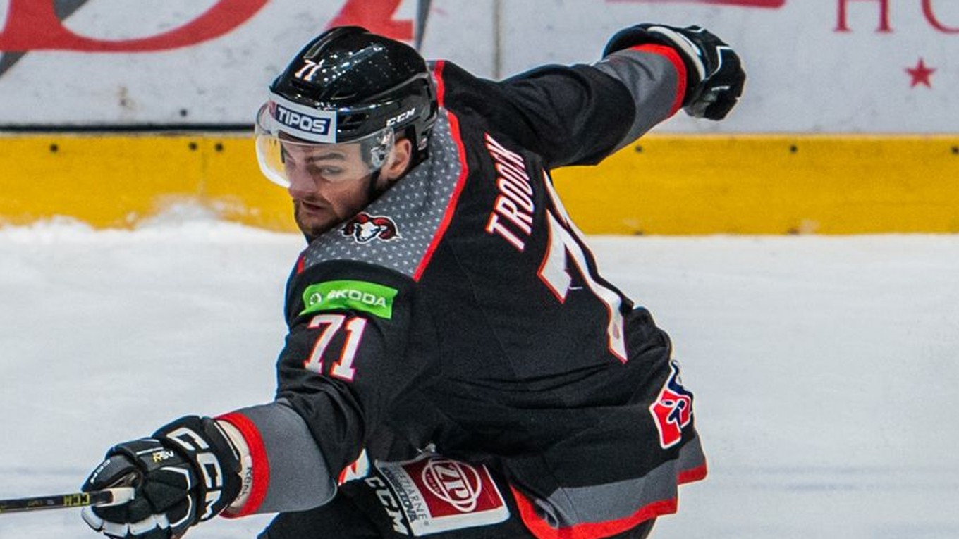Kanadský hokejista Banskej Bystrice Branden Troock. 
