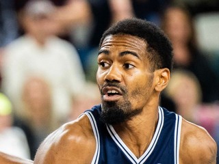 Jacob Evans (Slovan) počas úvodného zápasu sezóny BC Slovan Bratislava - MBK Lúčenec.