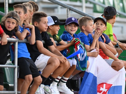 Deti-fanúšikovia-SR Futbal ME21 kval. D Andorra TTX.jpg