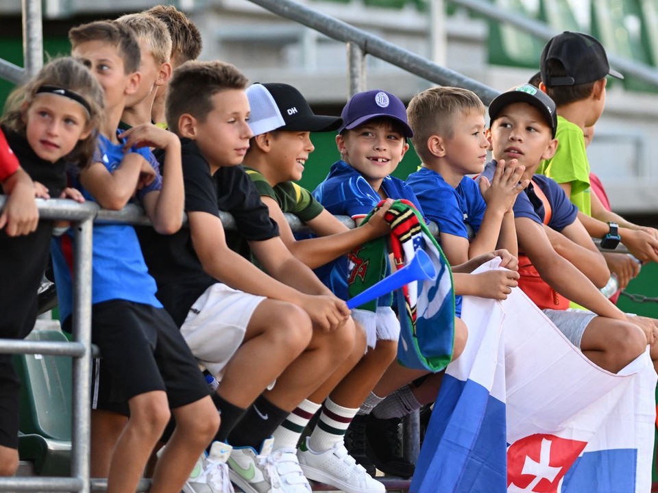 Deti-fanúšikovia-SR Futbal ME21 kval. D Andorra TTX.jpg