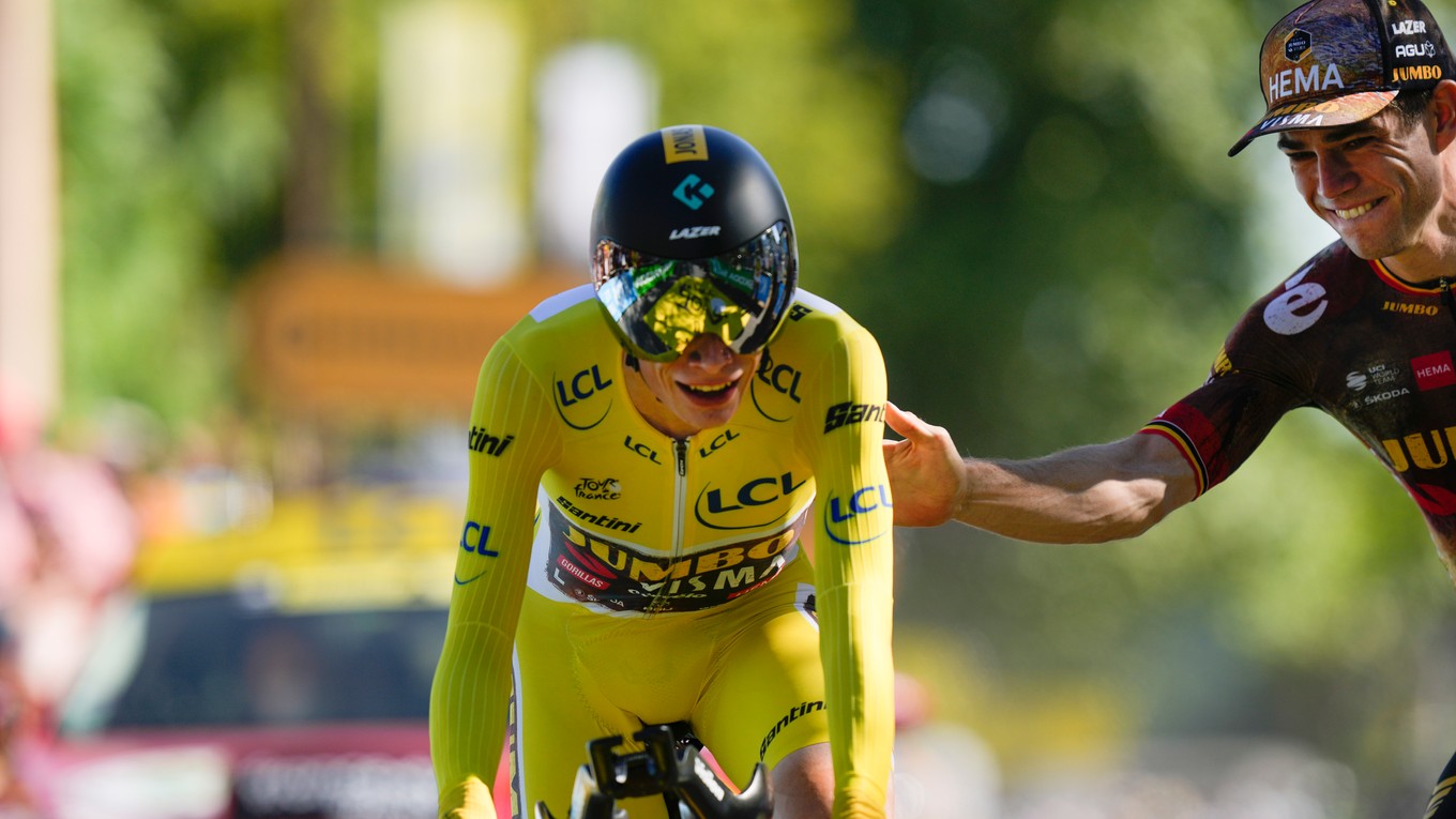 Víťaz Tour de France 2022 Jonas Vingegaard a víťaz 20. etapy Wout van Aert.