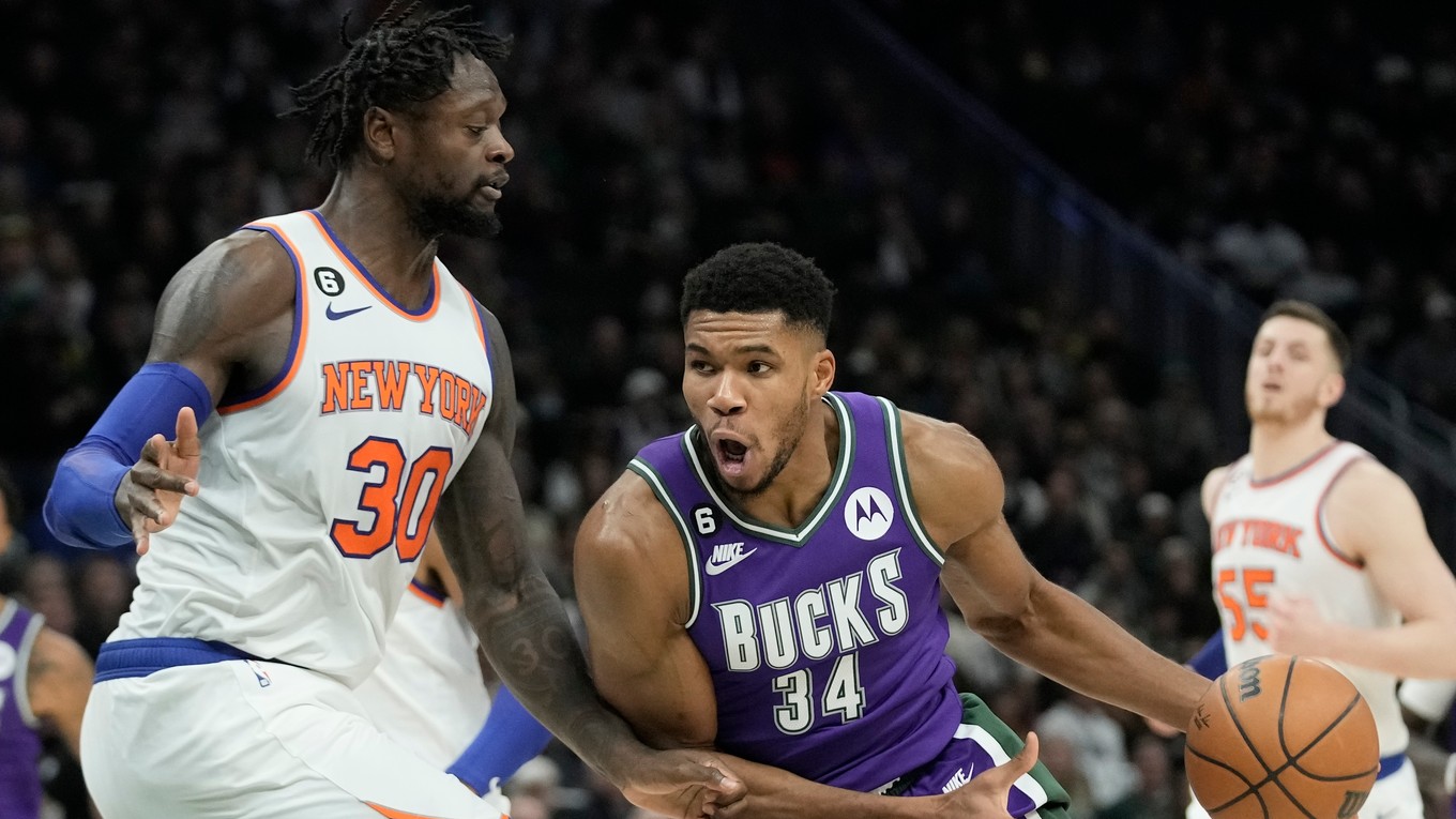 Giannis Antetokounmpo aJulius Randle.