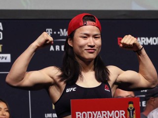 Šampiónka slamovej váhy UFC Weili Zhang.