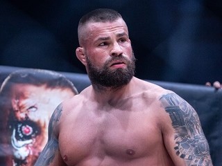 Karlos "Terminátor" Vémola.