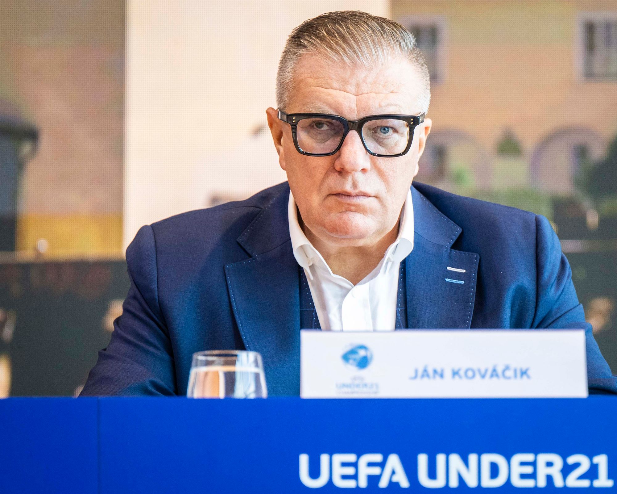 Výplaty meškali aj Calzonovi, tvrdí Kováčik. Huliak sa vraj mstí aj preto, že ho vypískali